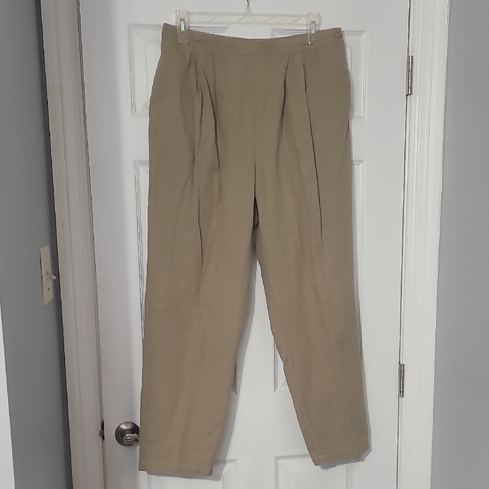 Women's Pleated Chinos in Khaki